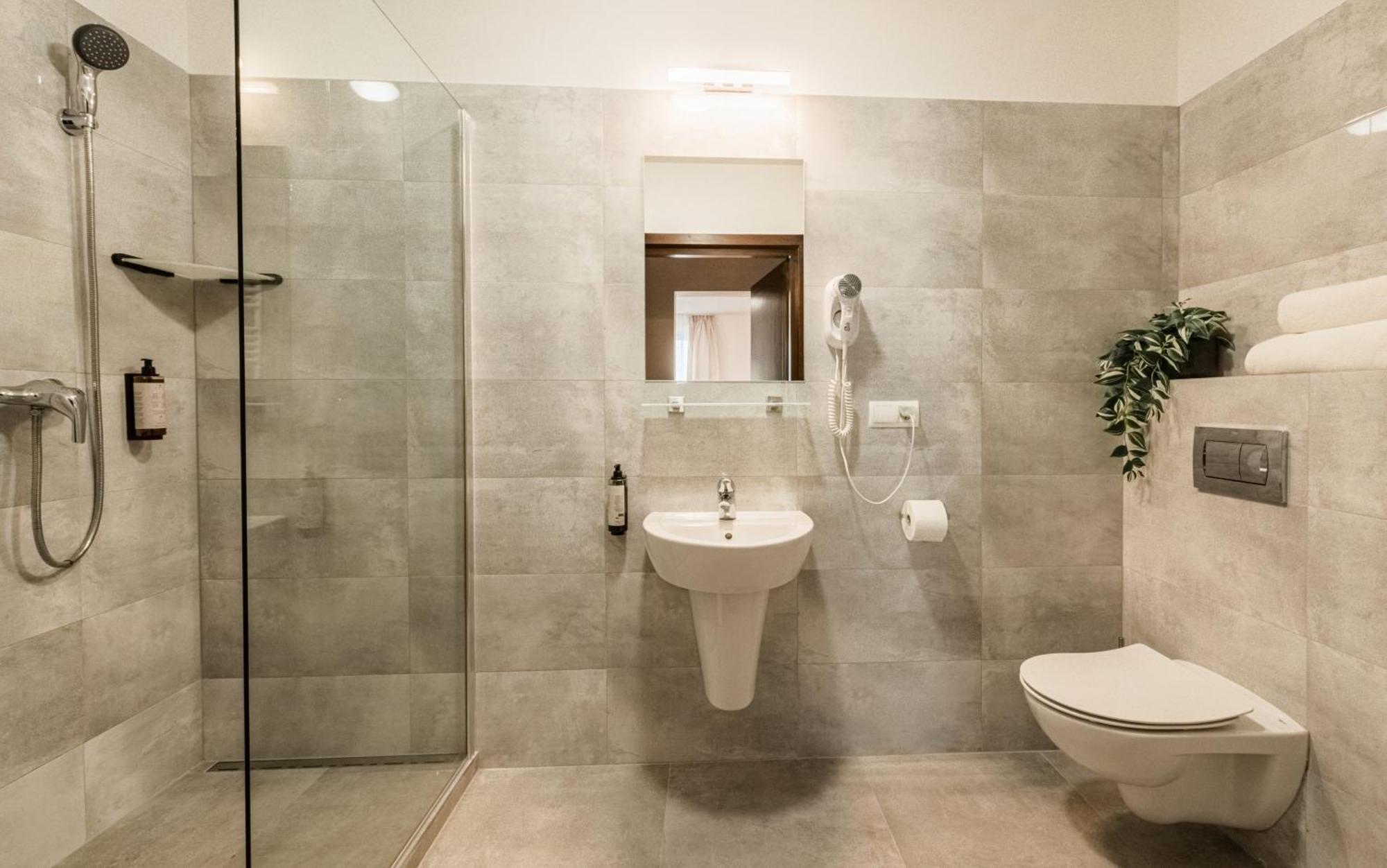 Hotel "Na Uboczu" Varşova Dış mekan fotoğraf