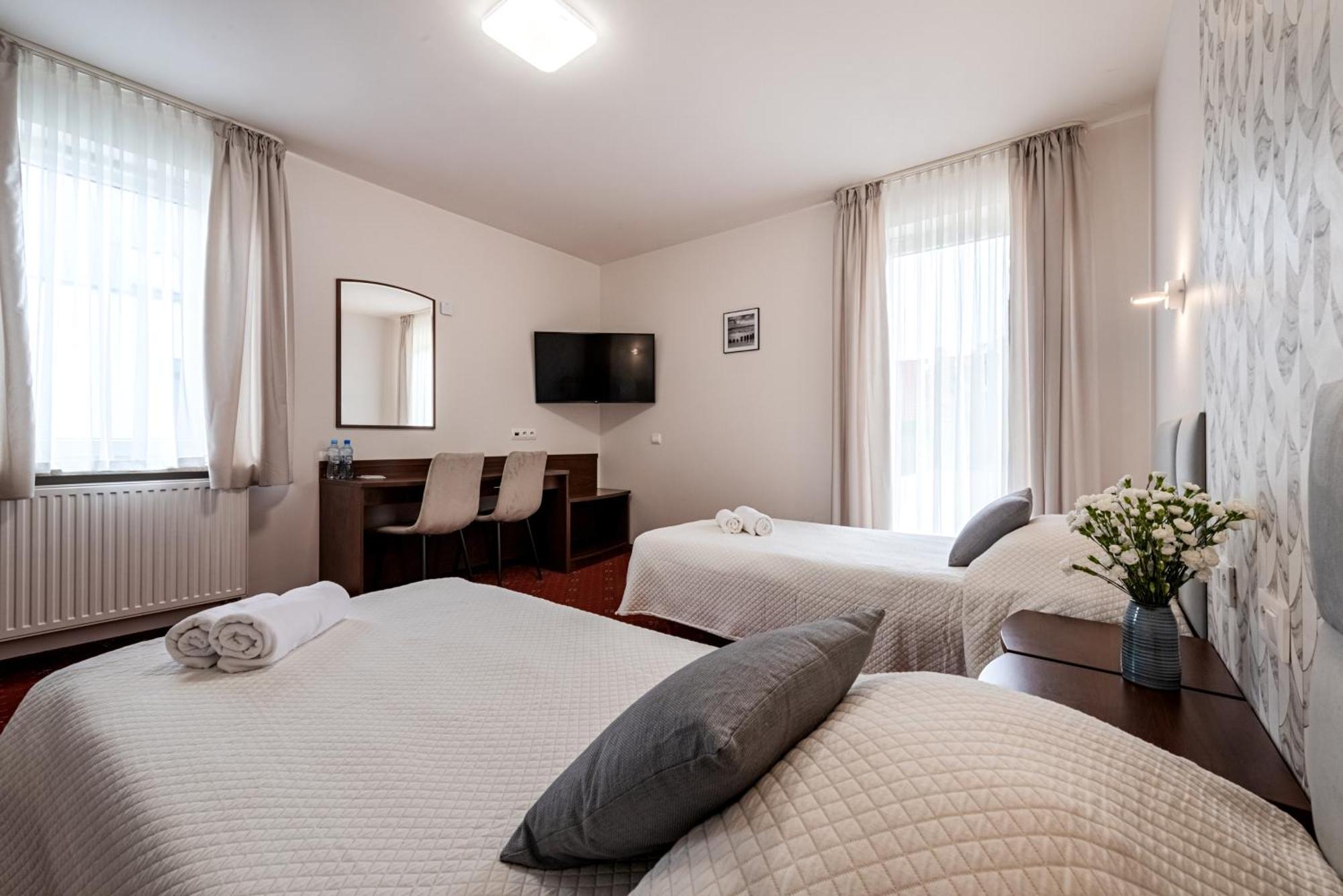 Hotel "Na Uboczu" Varşova Dış mekan fotoğraf